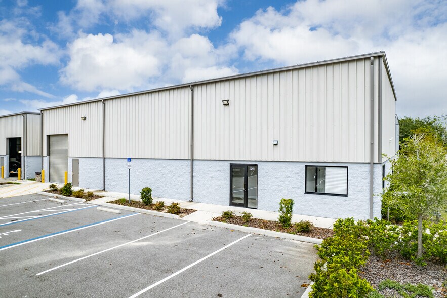 260-278 Springview Commerce Dr, DeBary, FL à louer - Photo principale – Image 2 sur 8