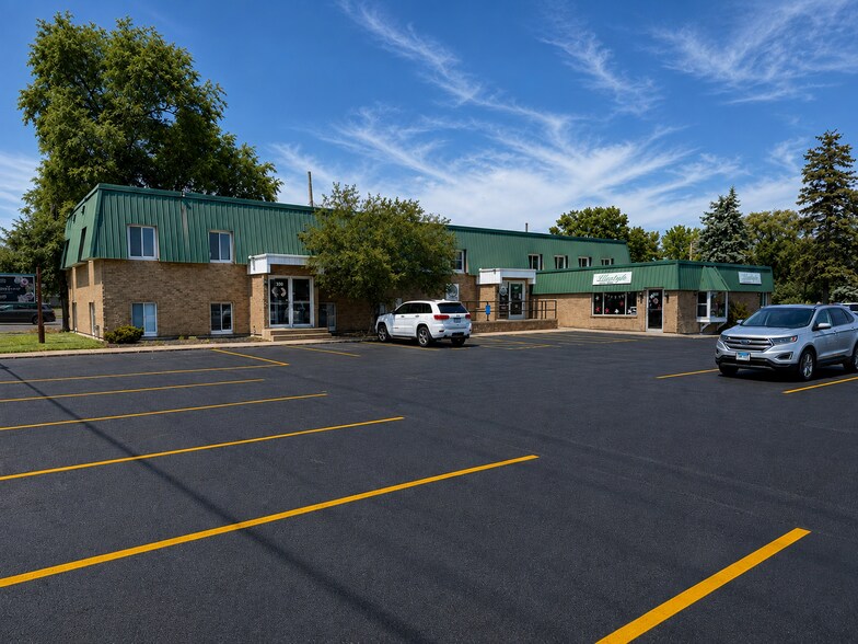 301 4th Ave NE, Waite Park, MN à vendre - Photo de l’immeuble – Image 2 sur 3