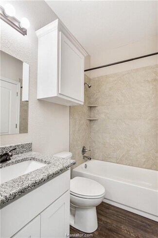 Plus de détails pour 2108 Cavitt Ave, Bryan, TX - Spécialisé à vendre