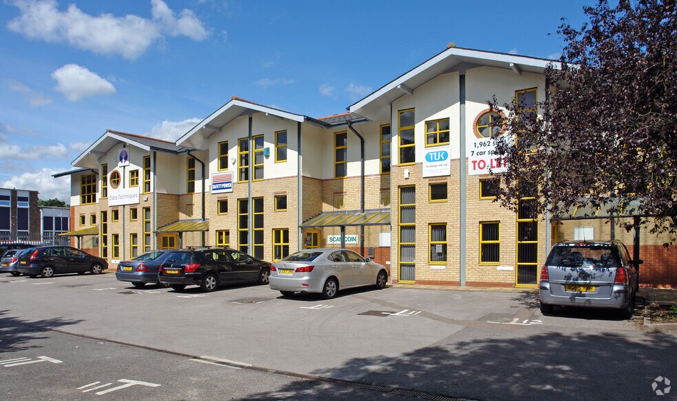 Eelmoor Rd, Farnborough à louer - Photo de l’immeuble – Image 3 sur 6