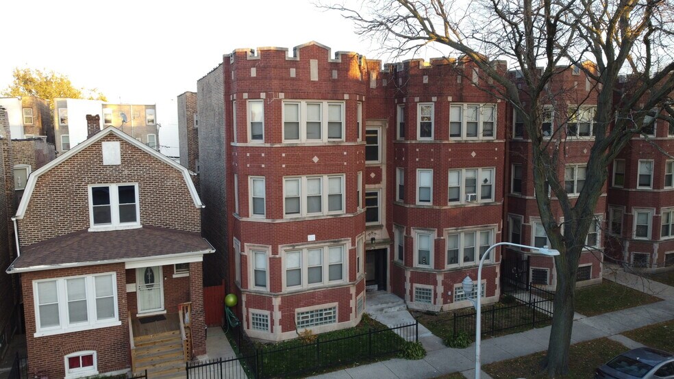 7147 S Cornell Ave, Chicago, IL à vendre - Photo de l’immeuble – Image 1 sur 5