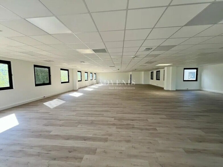 Bureau dans Cergy à louer - Photo de l’immeuble – Image 3 sur 7