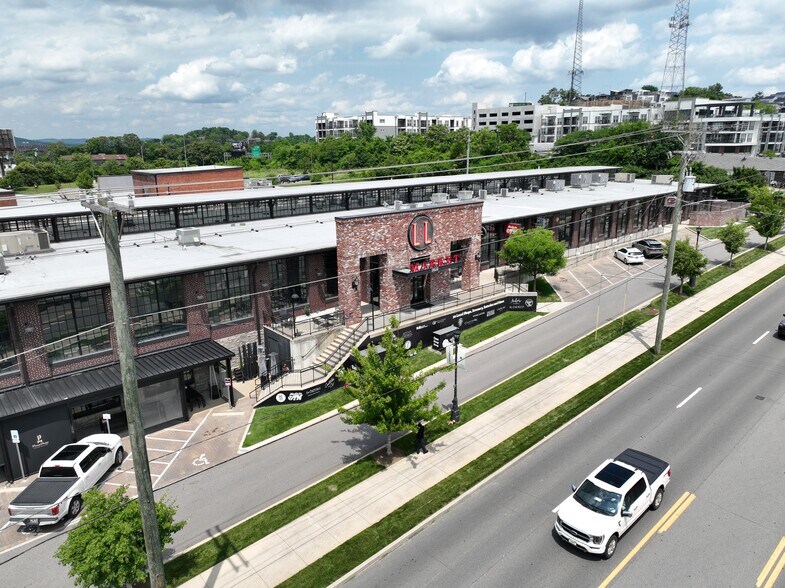 3814 Charlotte Ave, Nashville, TN à louer - Photo de l’immeuble – Image 1 sur 6