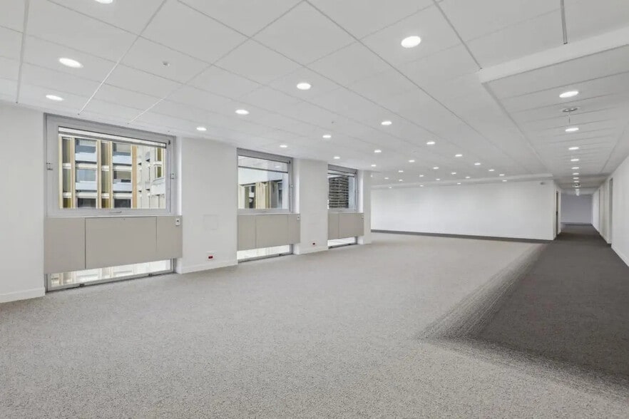 177-185 Rue De Bercy, Paris à louer - Photo de l’immeuble – Image 2 sur 7