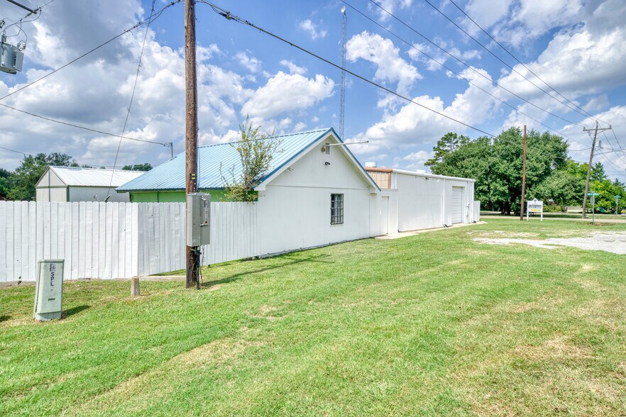 212 S Tammye Ln, Madisonville, TX à vendre - Photo de l’immeuble – Image 3 sur 28