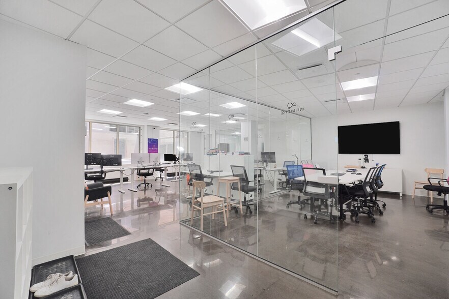 614 Rue Saint-Jacques, Montréal, QC à louer - Photo de l’immeuble – Image 3 sur 16