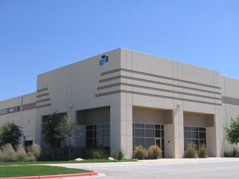 710 W Howard Ln, Austin, TX à louer - Photo de l’immeuble – Image 2 sur 5
