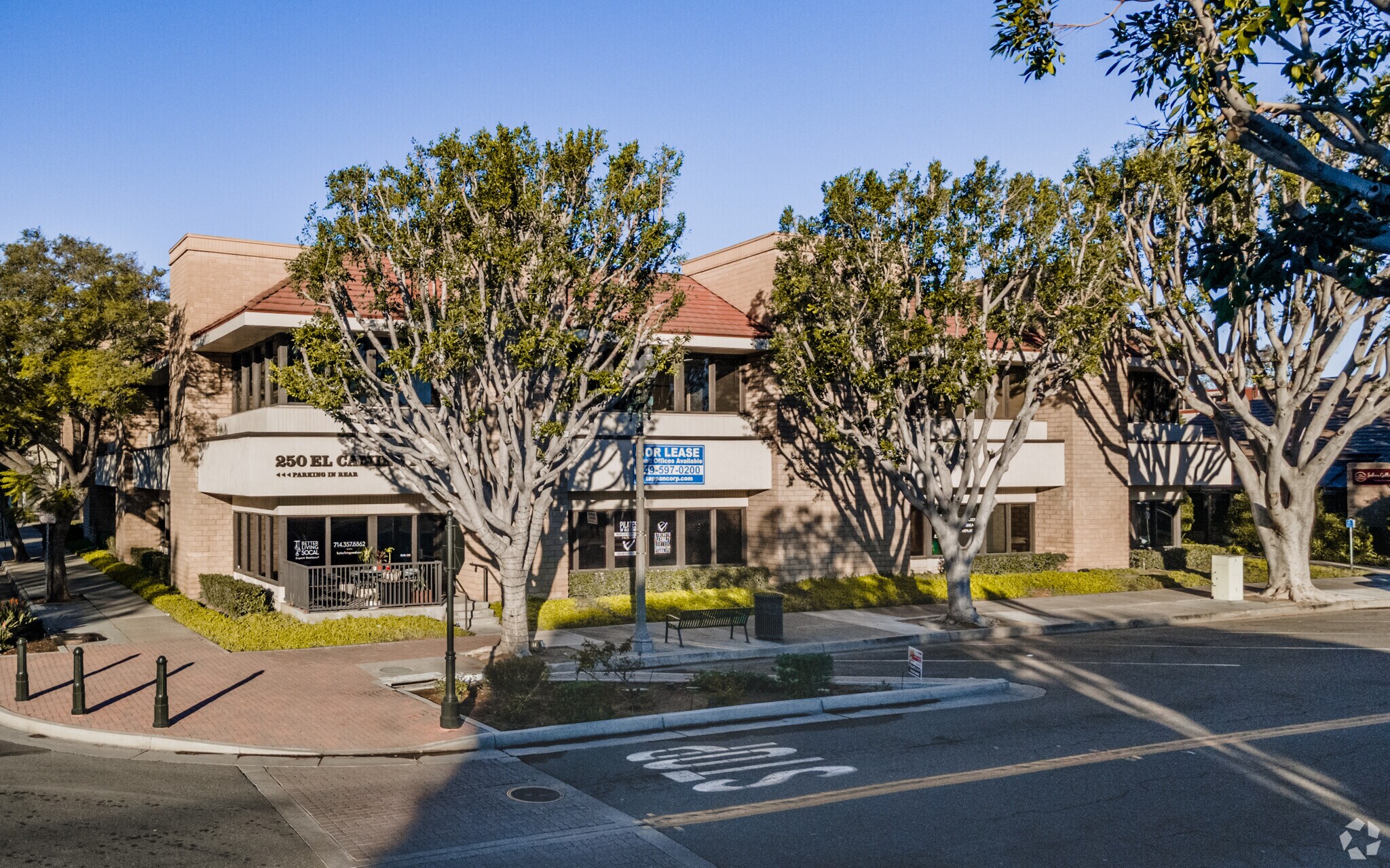 250 El Camino Real, Tustin, CA à louer Photo principale– Image 1 sur 29