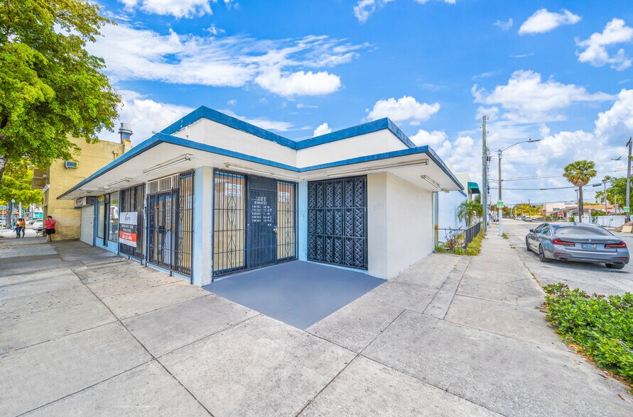 1801 SW 8th St, Miami, FL à louer - Photo de l’immeuble – Image 2 sur 27