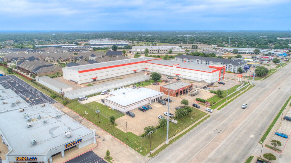 5615 Rufe Snow Dr, North Richland Hills, TX à vendre - Photo de l’immeuble – Image 2 sur 48