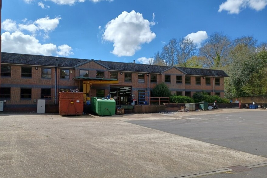 Bonsor Dr, Tadworth à louer - Photo de l’immeuble – Image 2 sur 2
