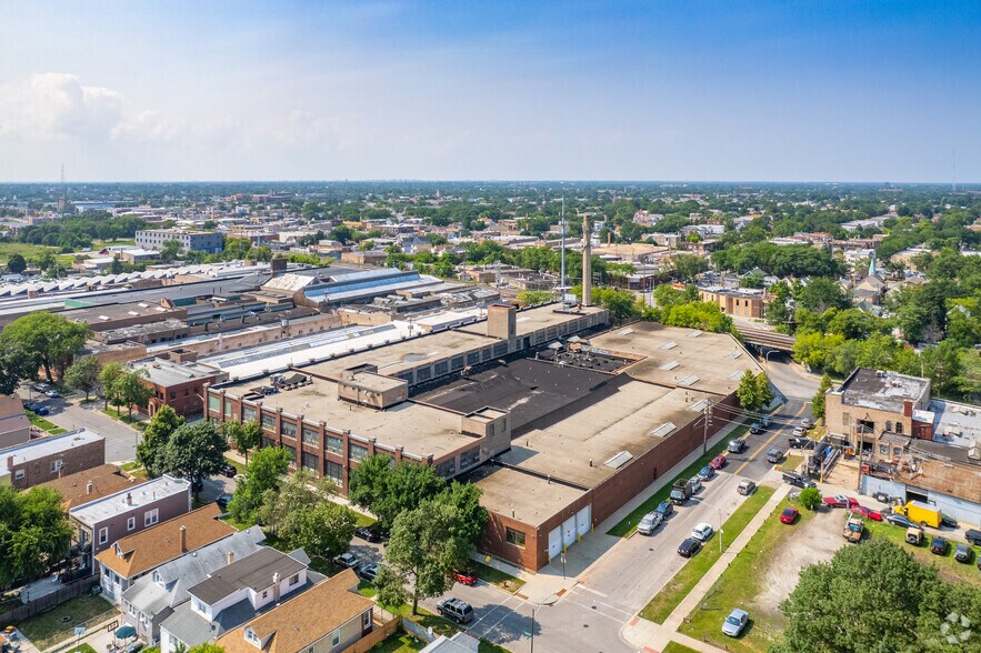 4850 W Bloomingdale Ave, Chicago, IL à vendre - Aérien – Image 1 sur 24