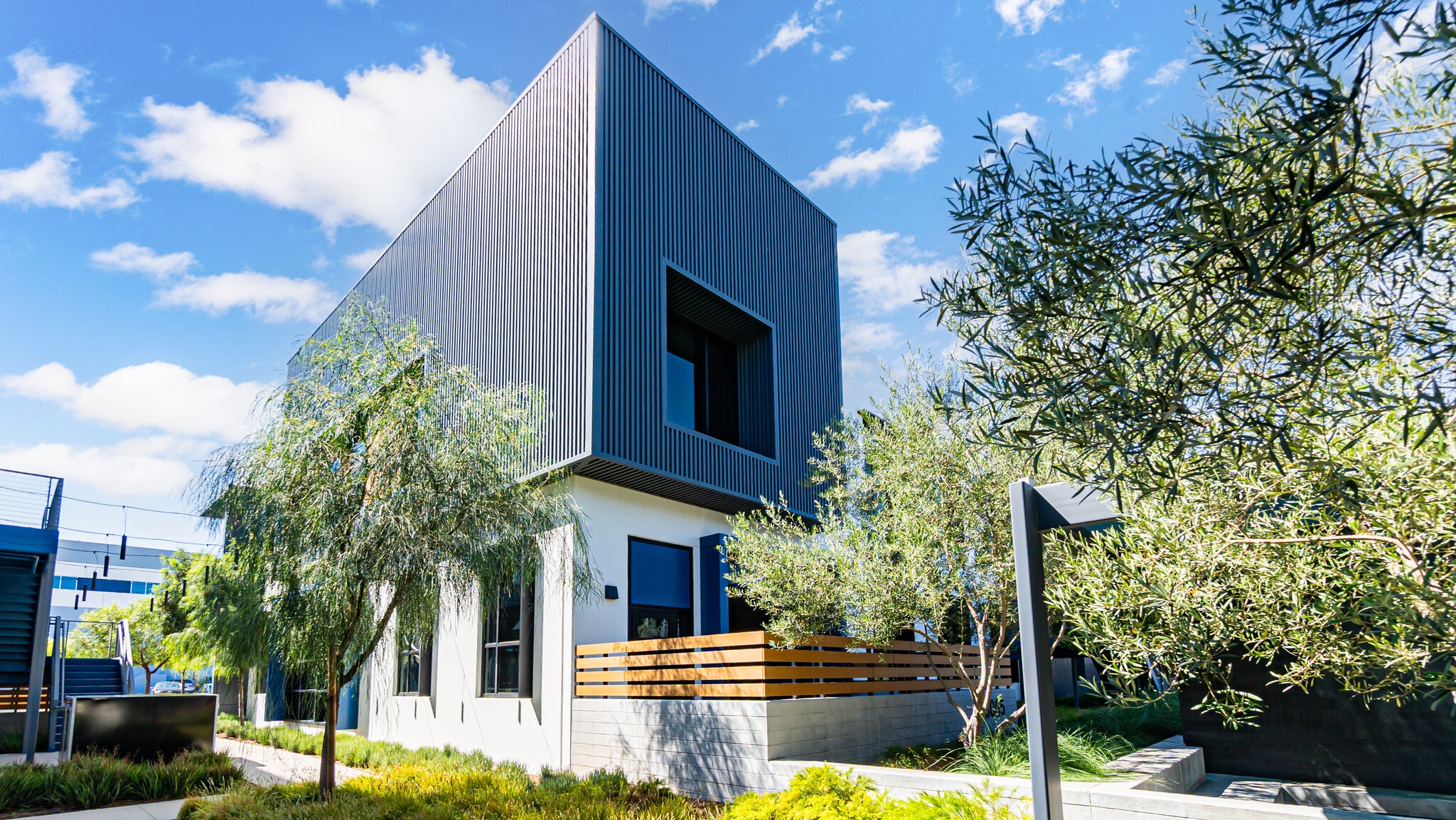 3081-3085 N Hollywood Way, Burbank, CA à louer Photo intérieure– Image 1 sur 8