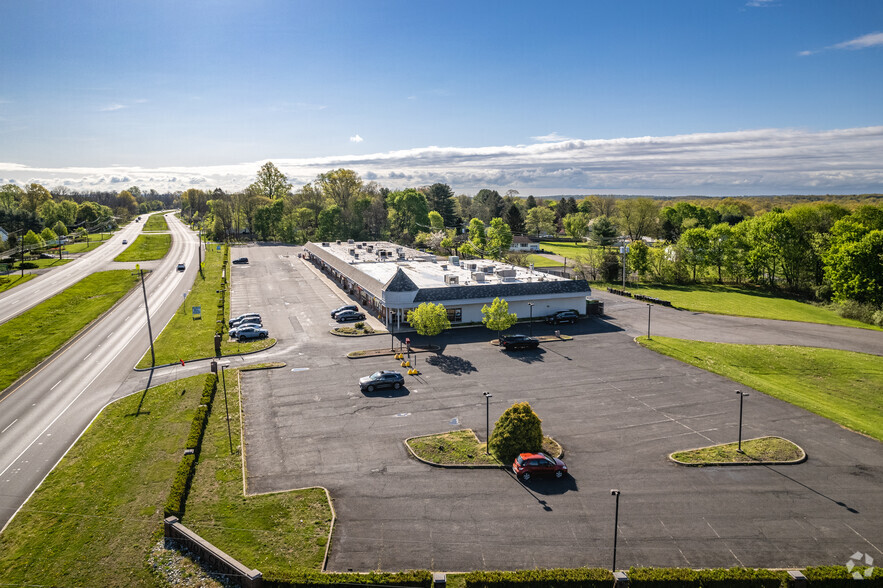 539 Route 22 E, Whitehouse Station, NJ à louer - Photo de l’immeuble – Image 3 sur 20