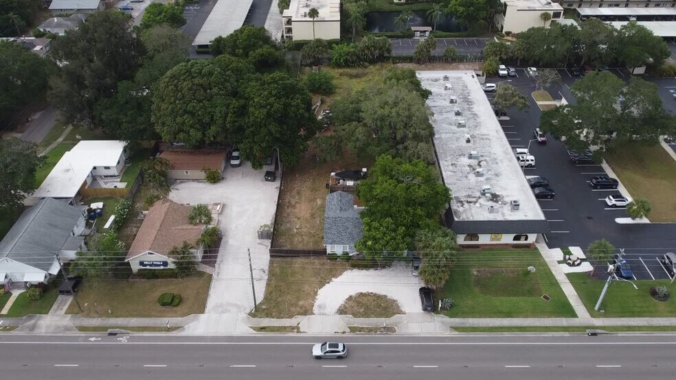 14255 Walsingham Rd, Largo, FL à vendre - Vidéo sur l’annonce professionnelle – Image 3 sur 12