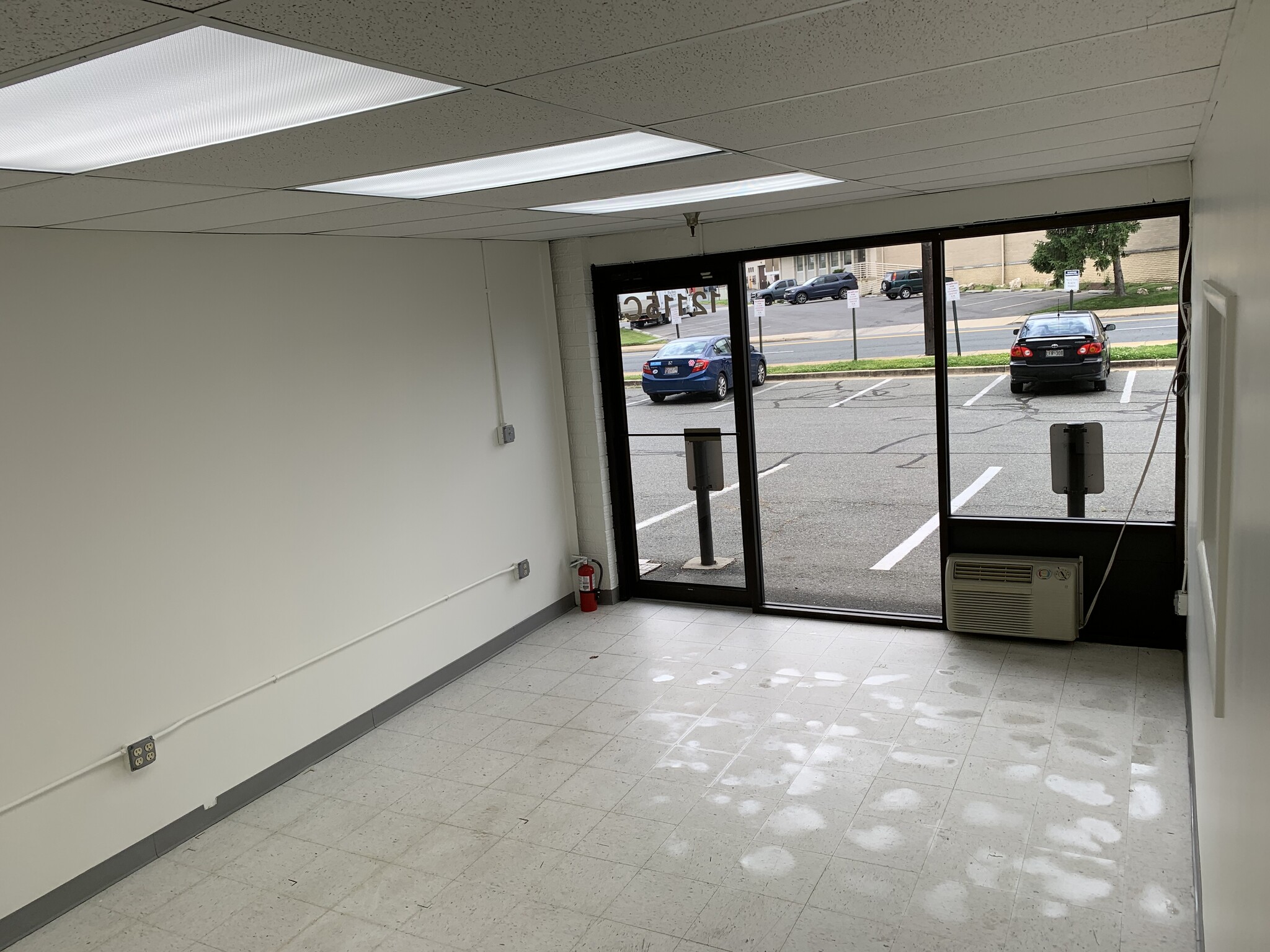 12115 Parklawn Dr, Rockville, MD à louer Photo intérieure– Image 1 sur 4