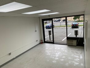 12115 Parklawn Dr, Rockville, MD à louer Photo intérieure– Image 1 sur 4