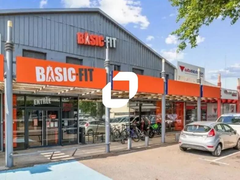 Local d’activités dans Nîmes à louer - Photo de l’immeuble – Image 1 sur 1