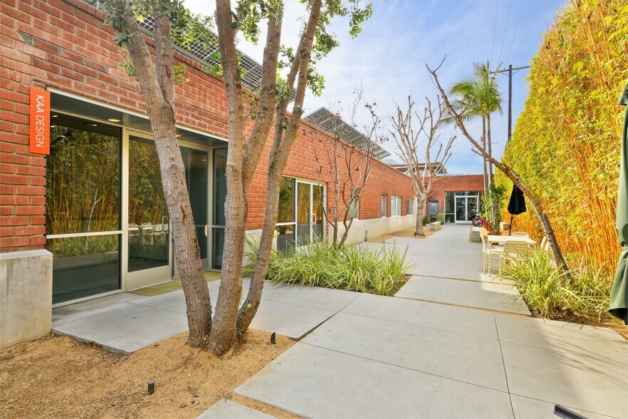 4201 Redwood Ave, Los Angeles, CA à louer - Photo de l’immeuble – Image 1 sur 14
