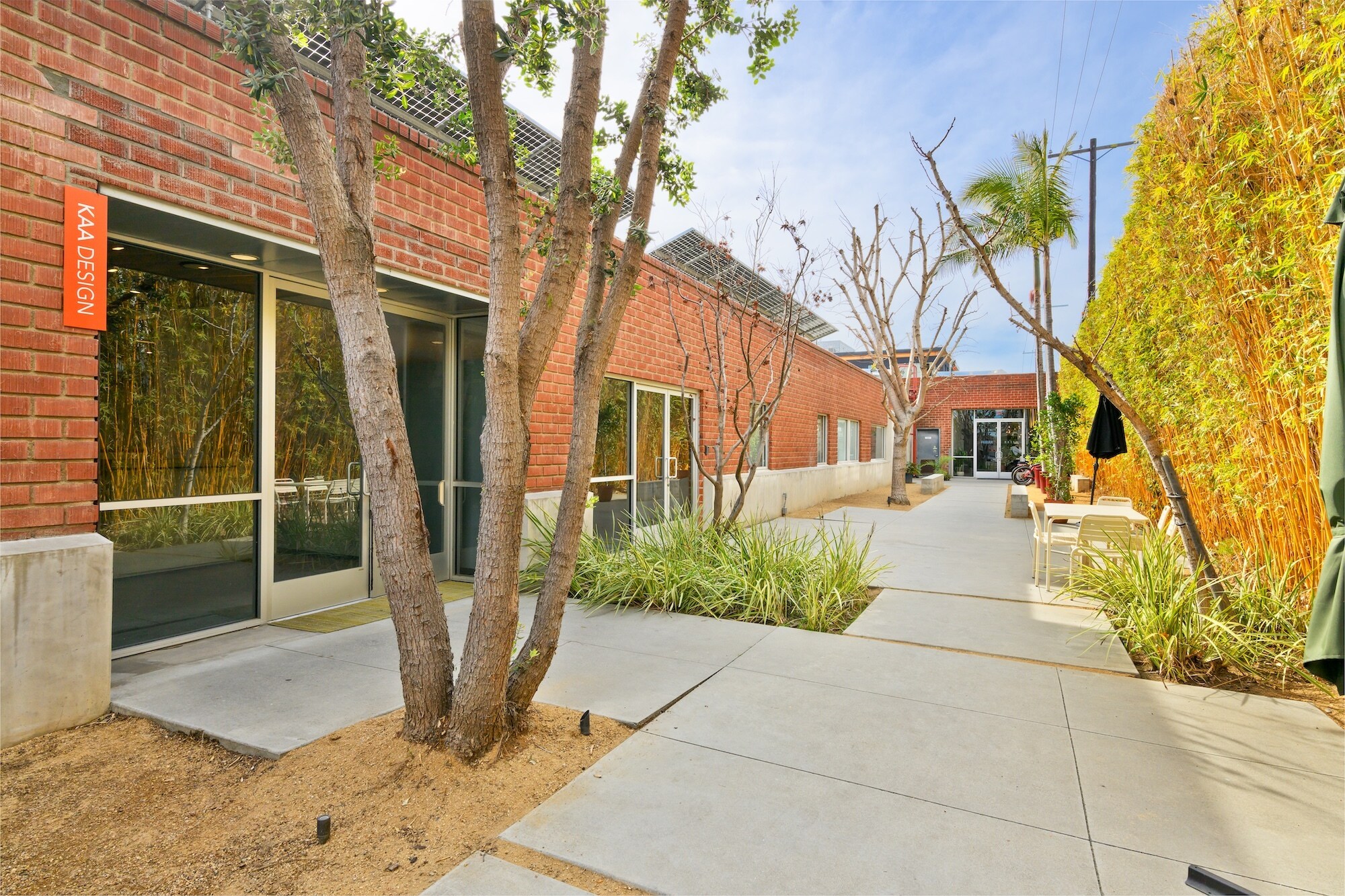 4201 Redwood Ave, Los Angeles, CA à louer Photo de l’immeuble– Image 1 sur 15