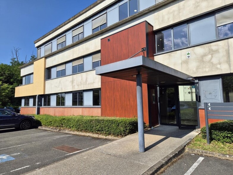 Bureau dans Champs-sur-Marne à louer - Photo de l’immeuble – Image 2 sur 11
