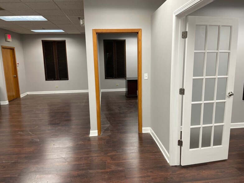 1881 Commerce Dr, Elk Grove Village, IL à louer - Photo intérieure – Image 2 sur 20