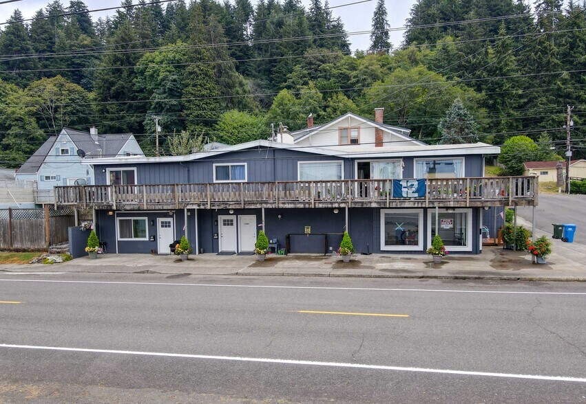 582 Winchester Ave, Reedsport, OR à vendre - Photo de l’immeuble – Image 2 sur 12
