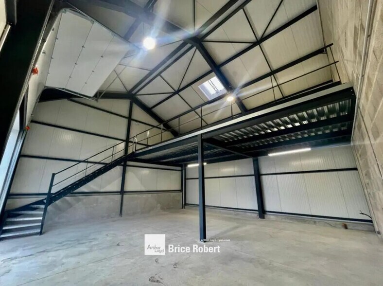 26 Rue Du 8 Mai 1945, Chavanoz à louer - Photo de l’immeuble – Image 3 sur 6