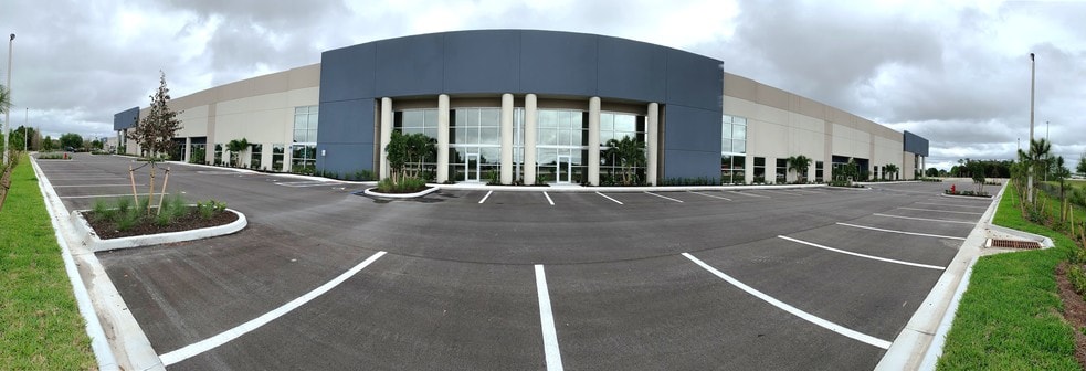 9373 Laredo Ave, Fort Myers, FL à louer - Photo de l’immeuble – Image 2 sur 18