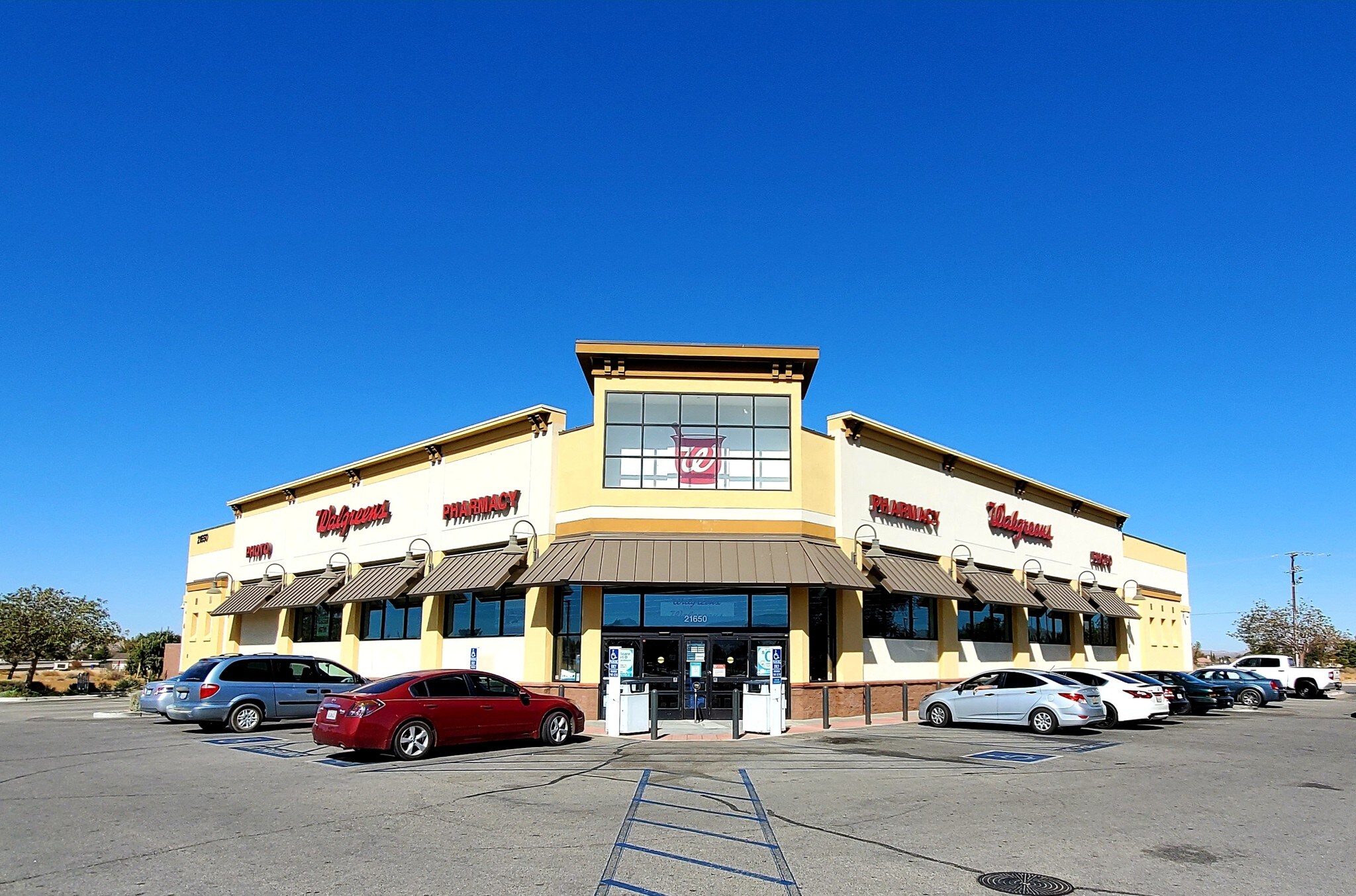 20250 Outer Hwy 18, Apple Valley, CA à louer Photo principale– Image 1 sur 5