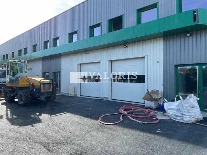 Local d’activités dans Mions à louer - Photo de l’immeuble – Image 3 sur 8