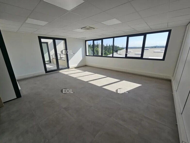Bureau dans Limeil-Brévannes à louer - Photo de l’immeuble – Image 1 sur 11