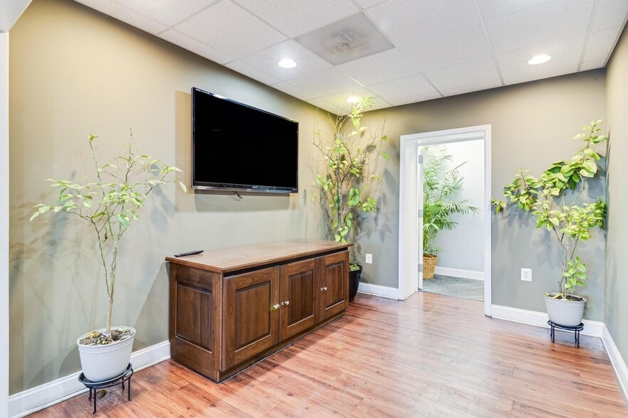 28275 Three Notch Rd, Mechanicsville, MD à louer - Hall d’entrée – Image 3 sur 14