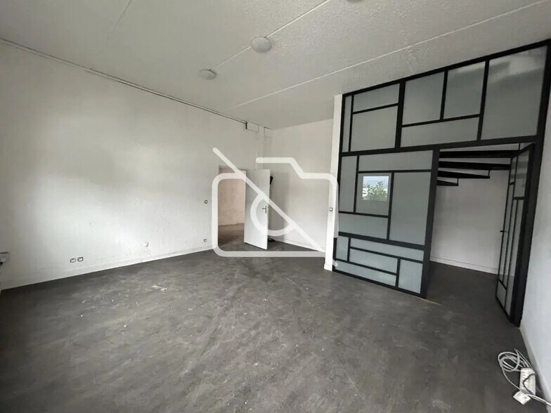 Industriel/Logistique dans Chilly-Mazarin à louer - Photo de l’immeuble – Image 2 sur 8