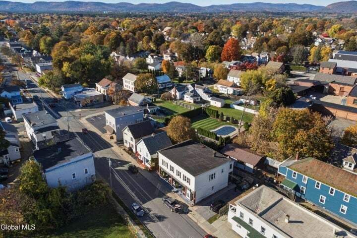 55 Lawrence St, Glens Falls, NY à vendre - Photo de l’immeuble – Image 3 sur 3