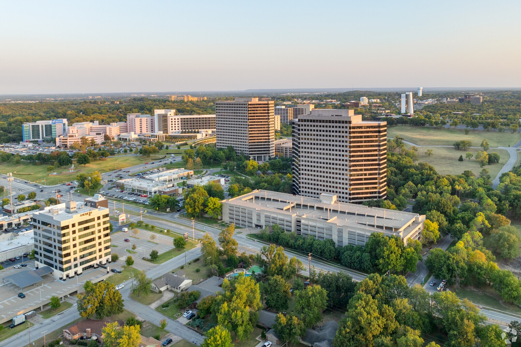 6100-6120 S Yale Ave, Tulsa, OK à louer Aérien– Image 1 sur 27