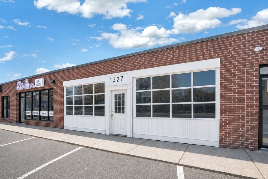 227 Wall St, Huntington, NY à vendre - Photo de l’immeuble – Image 2 sur 13