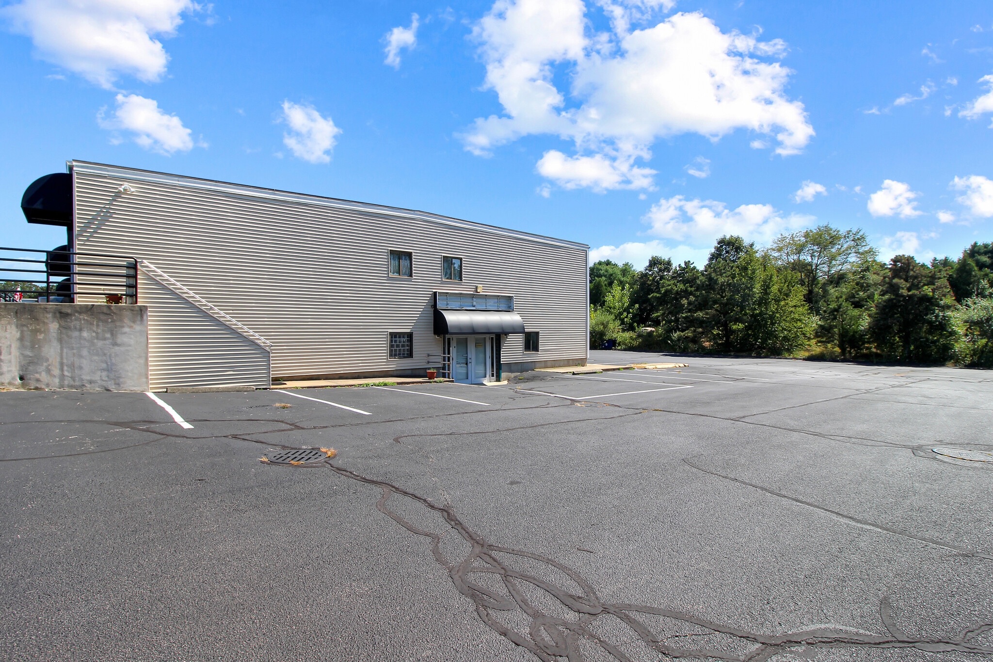 267 Post Rd, Westerly, RI à louer Photo de l’immeuble– Image 1 sur 15