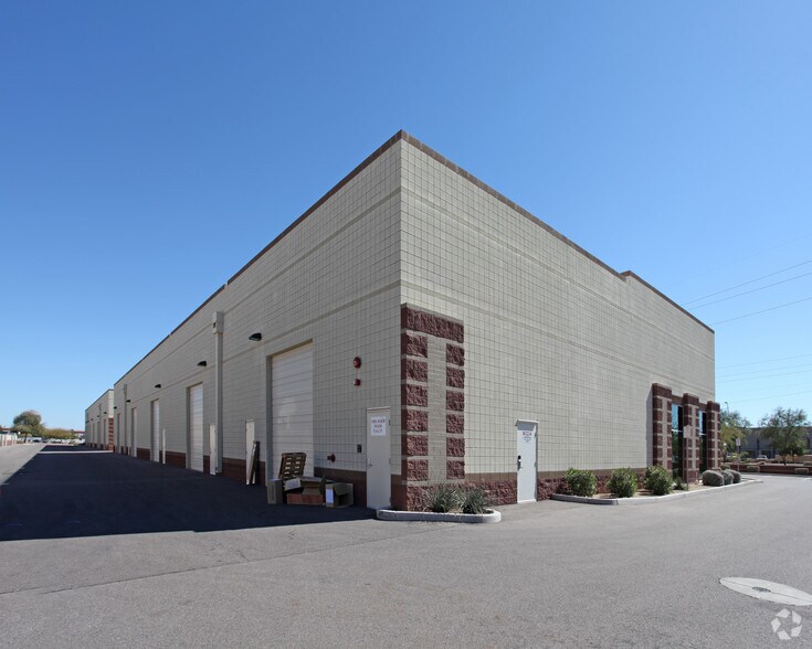 1970 W Elliot Rd, Gilbert, AZ à louer - Photo de l’immeuble – Image 3 sur 25