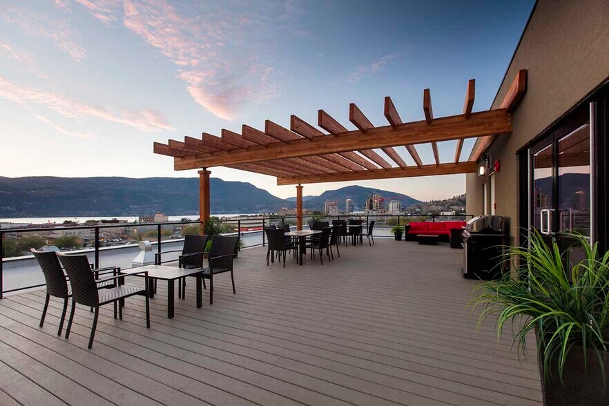 554 Leon Av, Kelowna, BC à vendre - Photo de l’immeuble – Image 3 sur 9