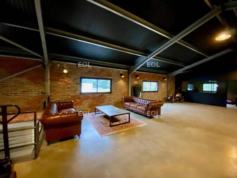 Bureau dans Gémenos à louer - Photo de l’immeuble – Image 2 sur 9