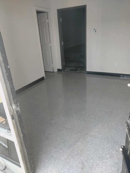 2831 E White Star Ave, Anaheim, CA à louer - Photo intérieure – Image 2 sur 4