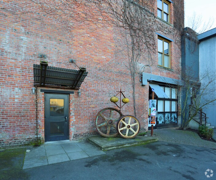 536 Herald St, Victoria, BC à louer - Photo de l’immeuble – Image 2 sur 7