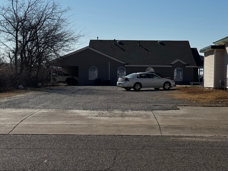 2205 N Kickapoo Ave, Shawnee, OK à vendre - Photo de l’immeuble – Image 3 sur 4