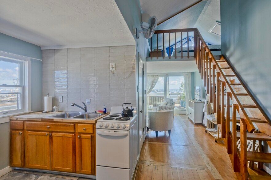 265 Commercial St, Provincetown, MA à vendre - Photo intérieure – Image 3 sur 59