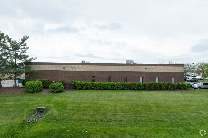 31200-31250 Solon Rd, Solon, OH à louer - Photo de l’immeuble – Image 3 sur 5