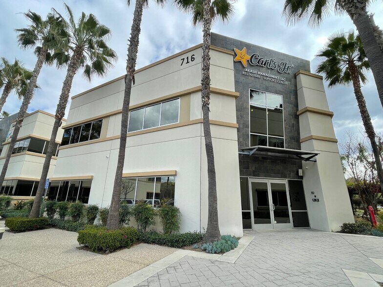 716 Corporate Center Dr, Pomona, CA à louer - Photo de l’immeuble – Image 1 sur 5