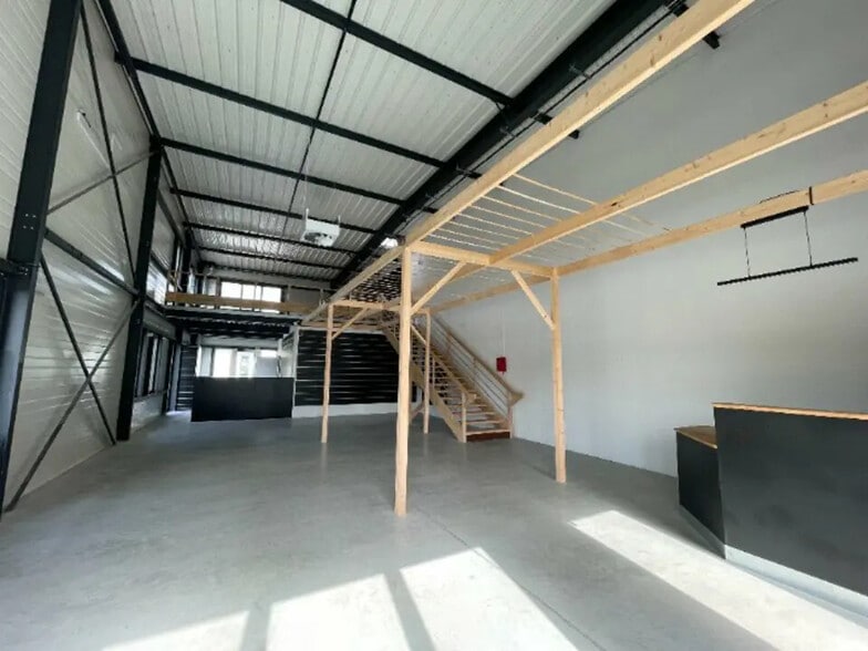 Local commercial dans Cormelles-le-Royal à louer - Photo intérieure – Image 3 sur 5