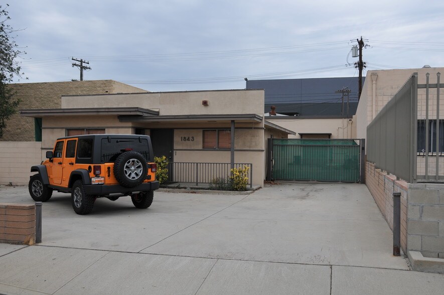 1843 N Keystone St, Burbank, CA à vendre - Photo de l’immeuble – Image 3 sur 5