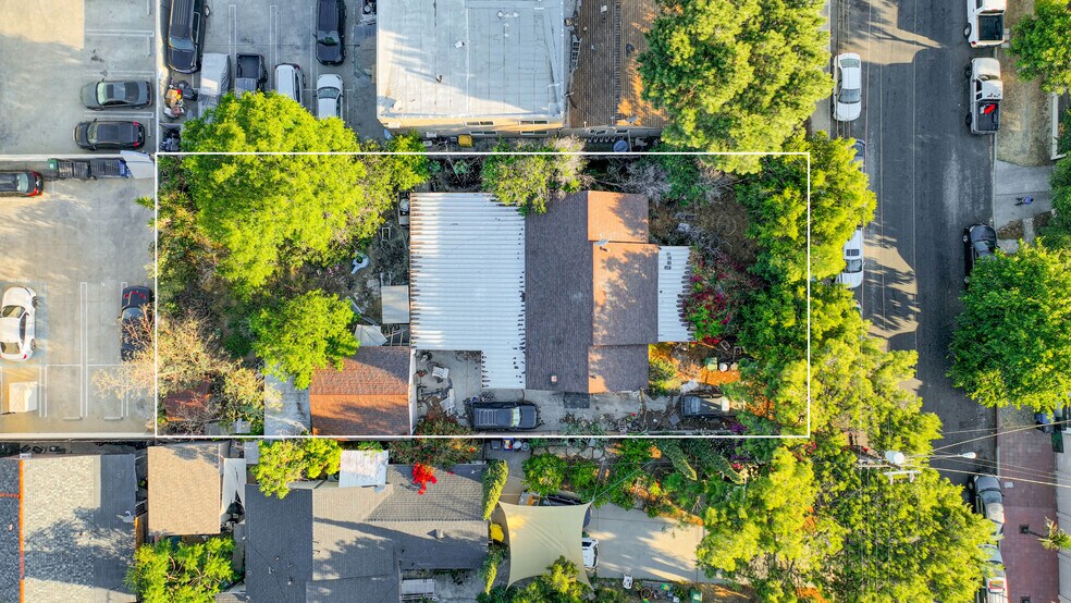 6928 Gentry Ave, North Hollywood, CA à vendre - Photo de l’immeuble – Image 3 sur 20